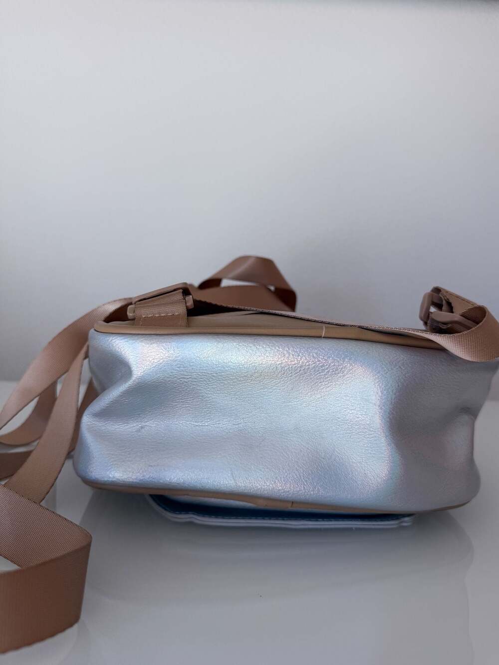 Wicked Glinda-Inspired Iridescent Mini Backpack - Picture 4 of 6